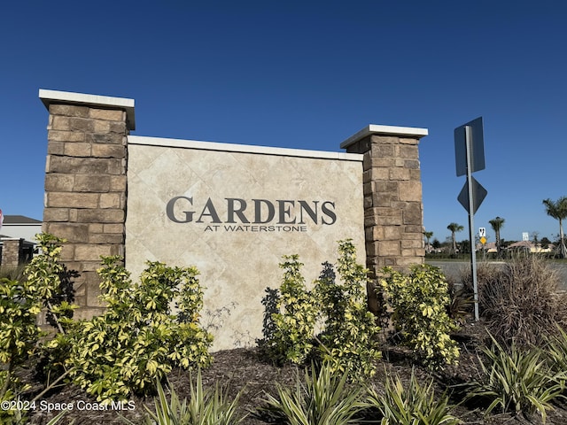 view of community / neighborhood sign