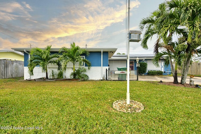 view of yard at dusk