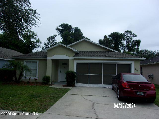 view of front of home featuring a front yard and a garage