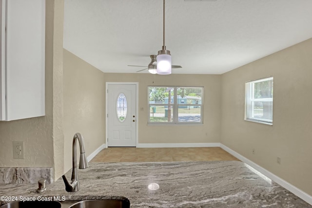 entrance foyer with ceiling fan and sink