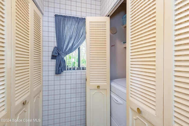 200 S Banana River Blvd Unit 2302, Cocoa Beach, FL 32931 - bathroom featuring washer / clothes dryer and wallpapered walls