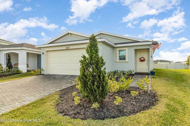 view of front of home featuring a front yard and a garage