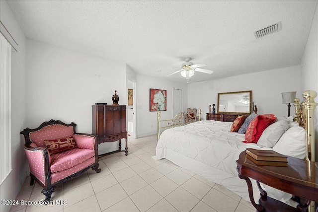 bedroom featuring ceiling fan and a textured ceiling