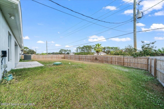 view of yard with a patio