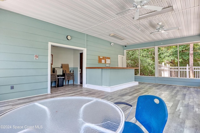 sunroom / solarium featuring ceiling fan