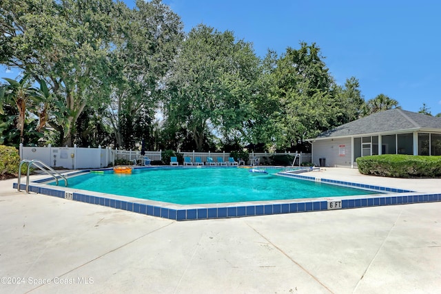 view of swimming pool featuring a patio