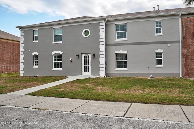 view of front of house featuring a front yard