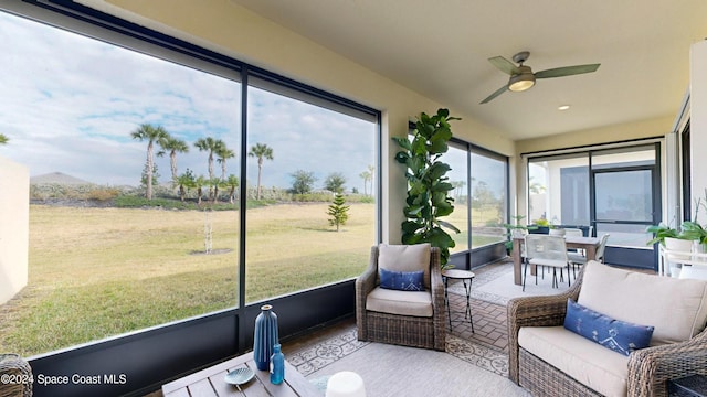 sunroom with ceiling fan