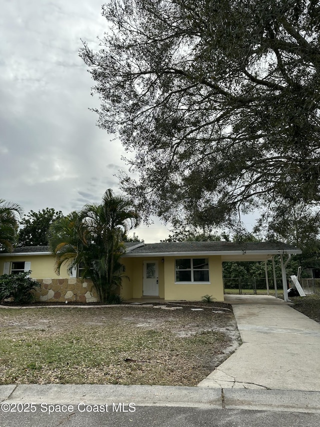 view of front facade with a carport