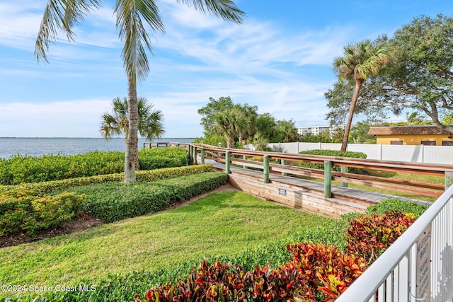 view of yard featuring a water view