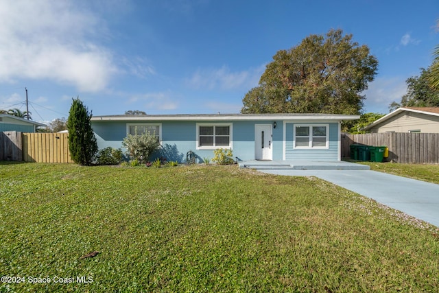 single story home with a front lawn