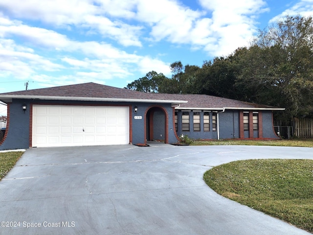 view of front facade featuring a garage