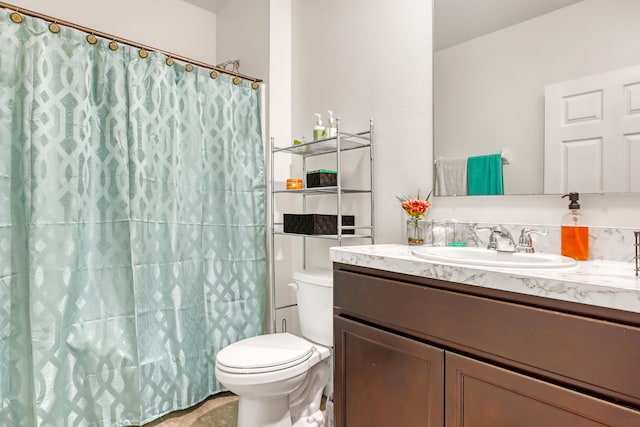 bathroom with a shower with shower curtain, vanity, and toilet