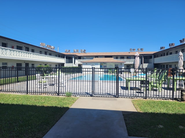 view of swimming pool