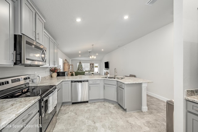 kitchen featuring kitchen peninsula, stainless steel appliances, sink, gray cabinets, and lofted ceiling