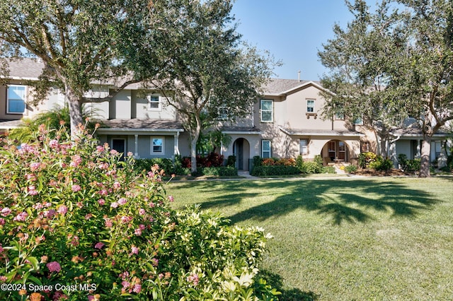 view of front of home featuring a front yard