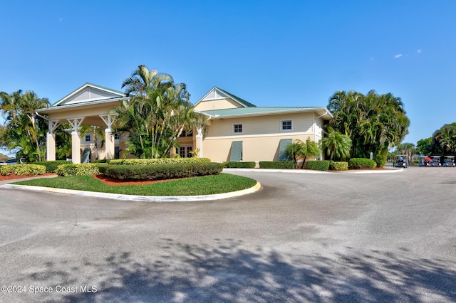 view of front of property