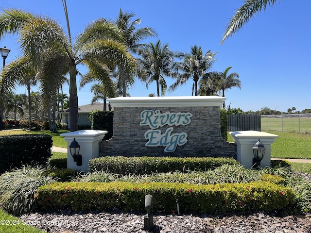 view of community / neighborhood sign