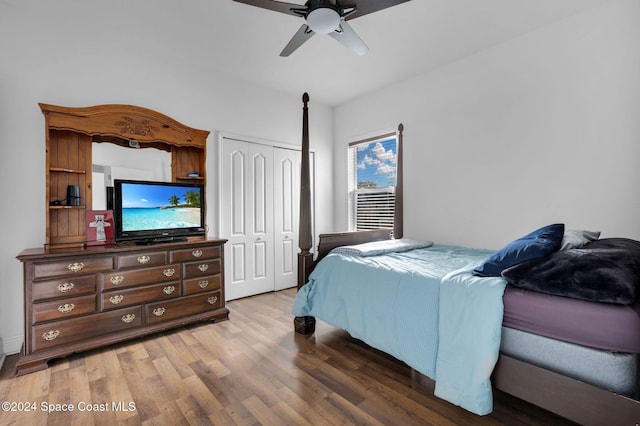 bedroom with hardwood / wood-style floors, ceiling fan, and a closet