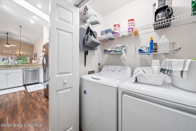 laundry area featuring washer and dryer, ceiling fan, dark hardwood / wood-style flooring, and sink