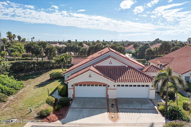 view of front of property featuring a front yard and a garage