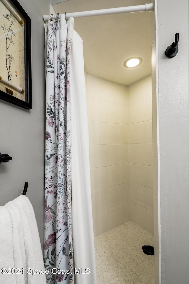 bathroom featuring curtained shower