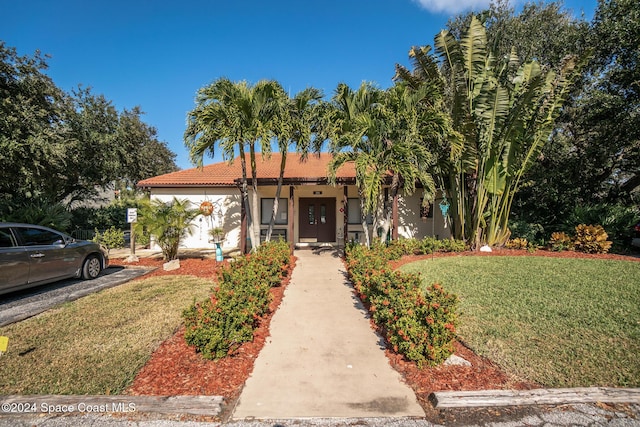 view of front facade featuring a front yard