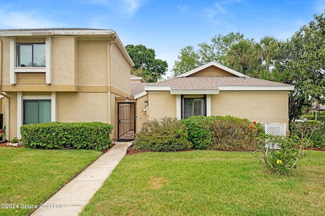 view of front of home featuring a front yard