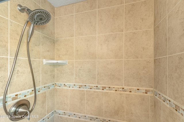 interior details with a tile shower