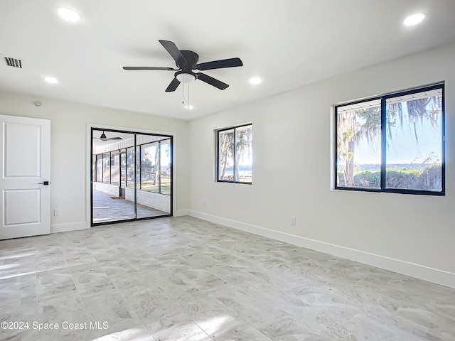 empty room with ceiling fan