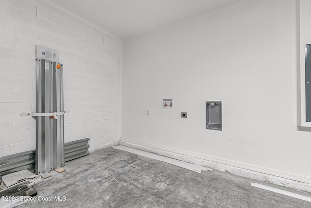 empty room featuring concrete flooring