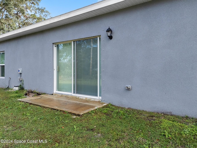 exterior space featuring a lawn