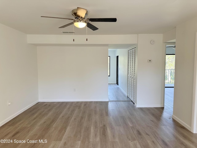 unfurnished room with light wood-type flooring and ceiling fan