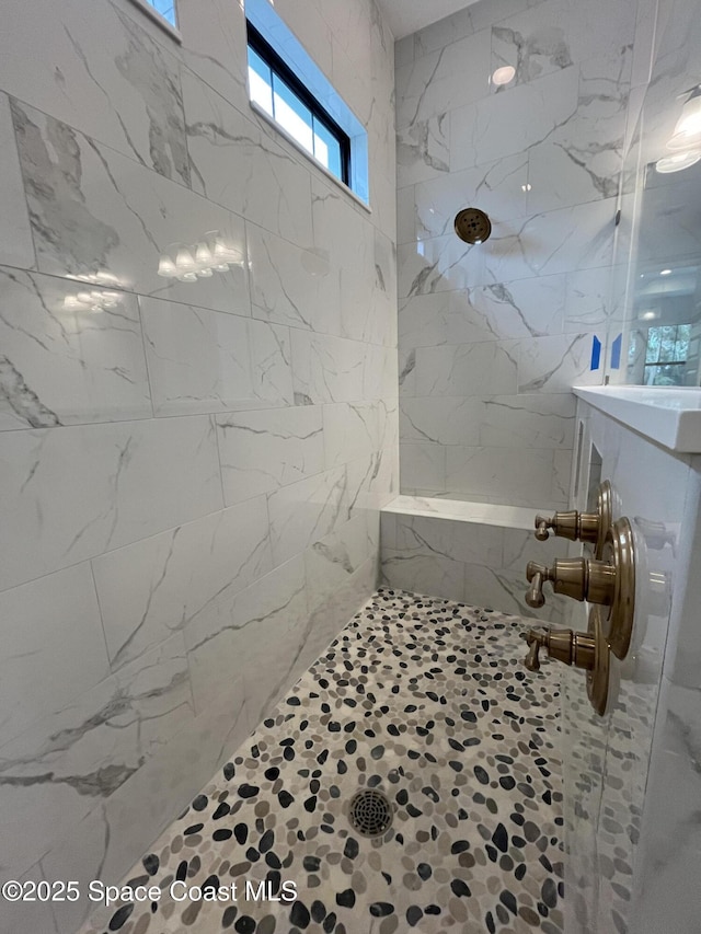 bathroom featuring a tile shower