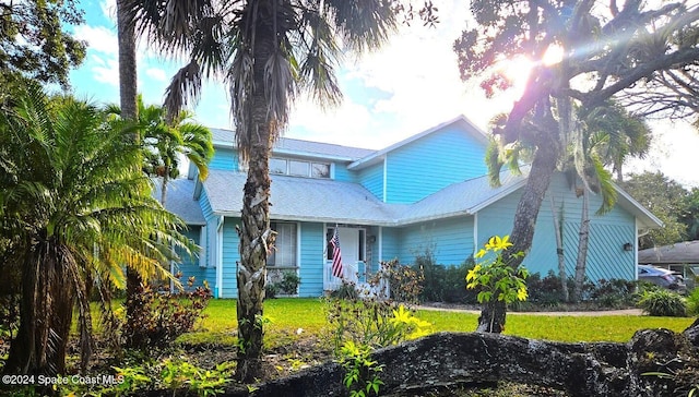 view of front facade featuring a front yard