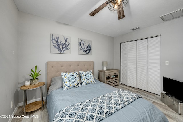 bedroom featuring ceiling fan, a closet, and light hardwood / wood-style flooring