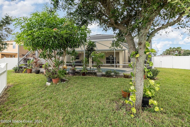 view of yard with a lanai and a fenced in pool