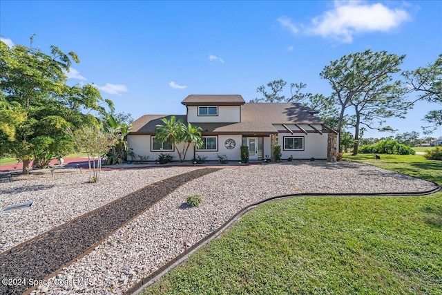 view of front of house featuring a front yard