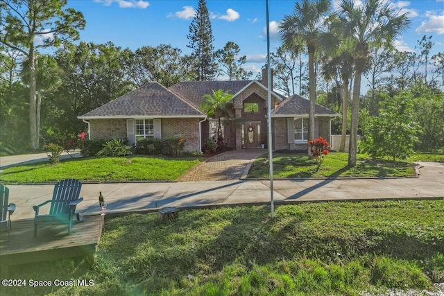 single story home featuring a front yard