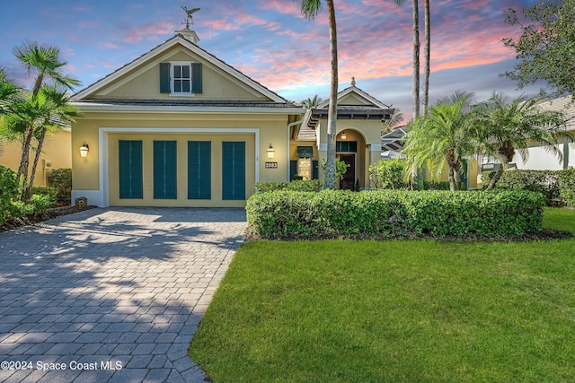 view of front of home featuring a yard