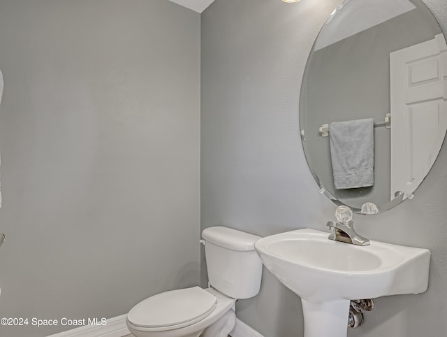 bathroom featuring toilet and sink