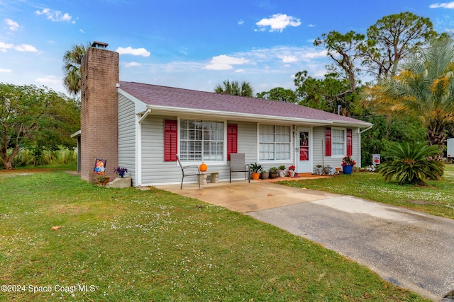 single story home featuring a front yard