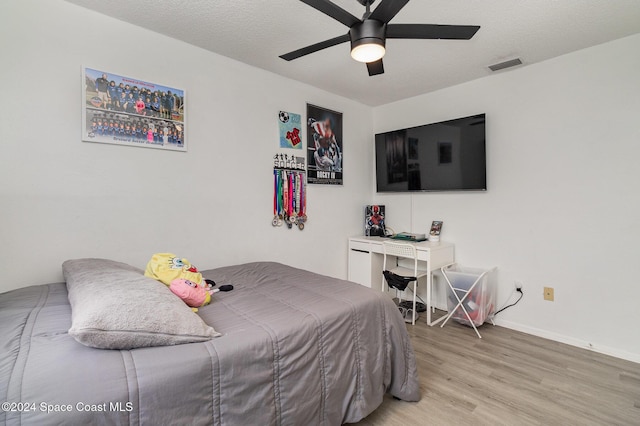 bedroom featuring a textured ceiling, hardwood / wood-style flooring, and ceiling fan