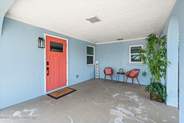 entrance to property featuring covered porch