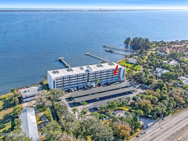 bird's eye view featuring a water view