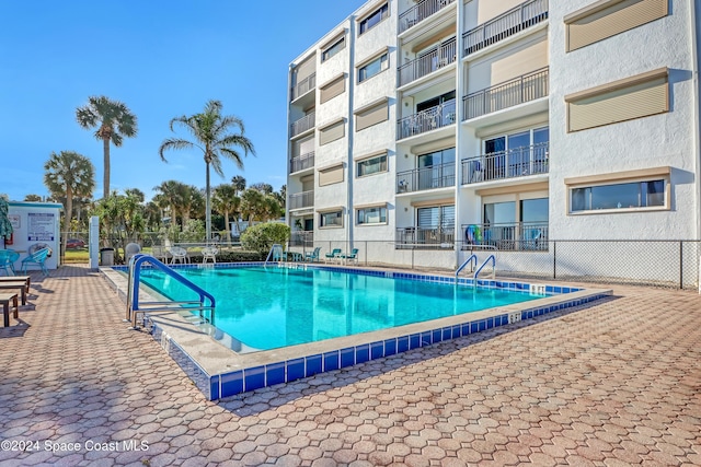 view of swimming pool