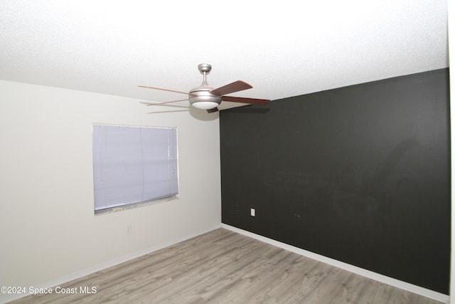 empty room featuring light hardwood / wood-style floors and ceiling fan