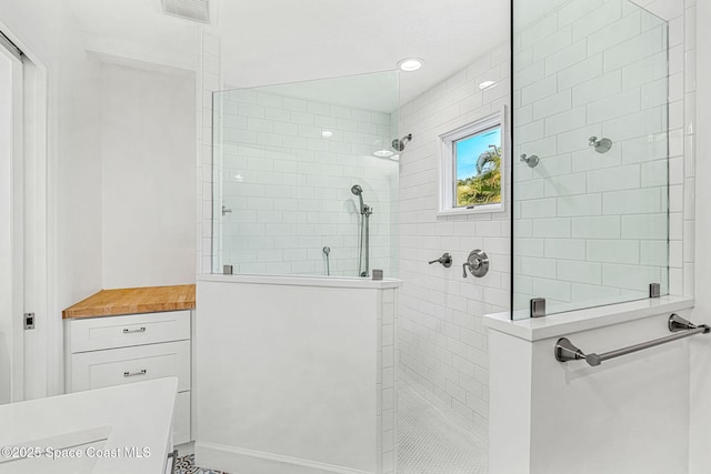 bathroom featuring a tile shower