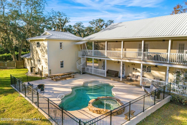 view of swimming pool featuring an in ground hot tub, a yard, ceiling fan, and a patio