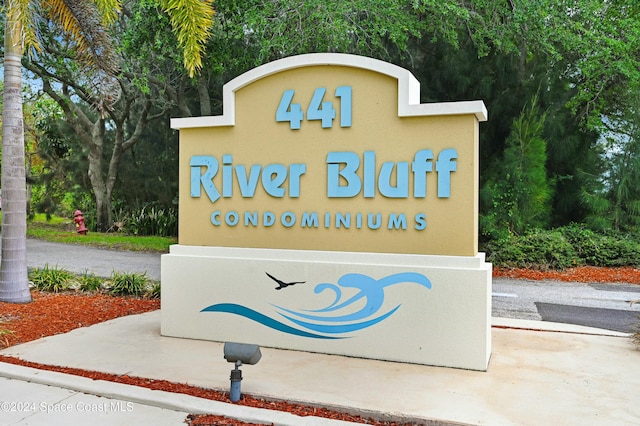 view of community / neighborhood sign